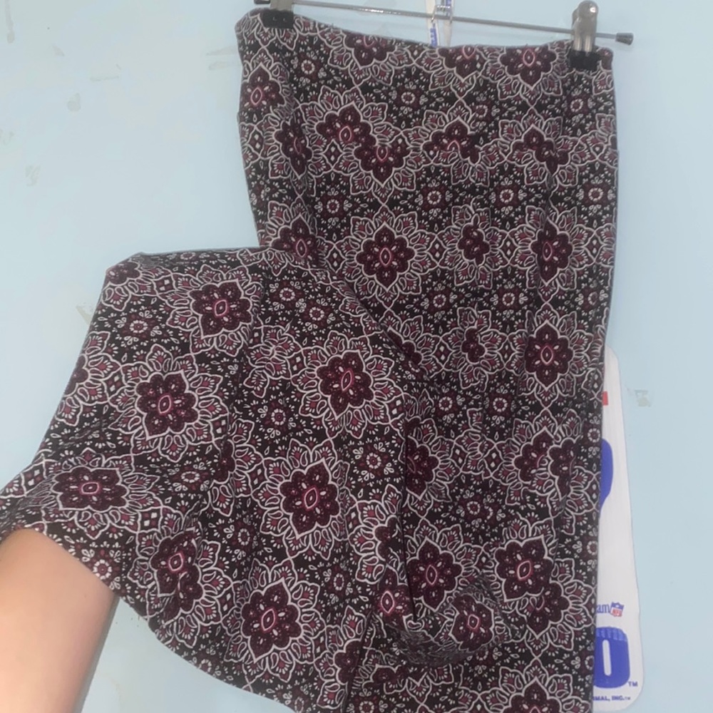 Patterned wide flair leg comfy pant/leggings.  29 inseam